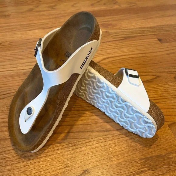 Birkenstock Gizeh Sandals - Picture 1 of 3